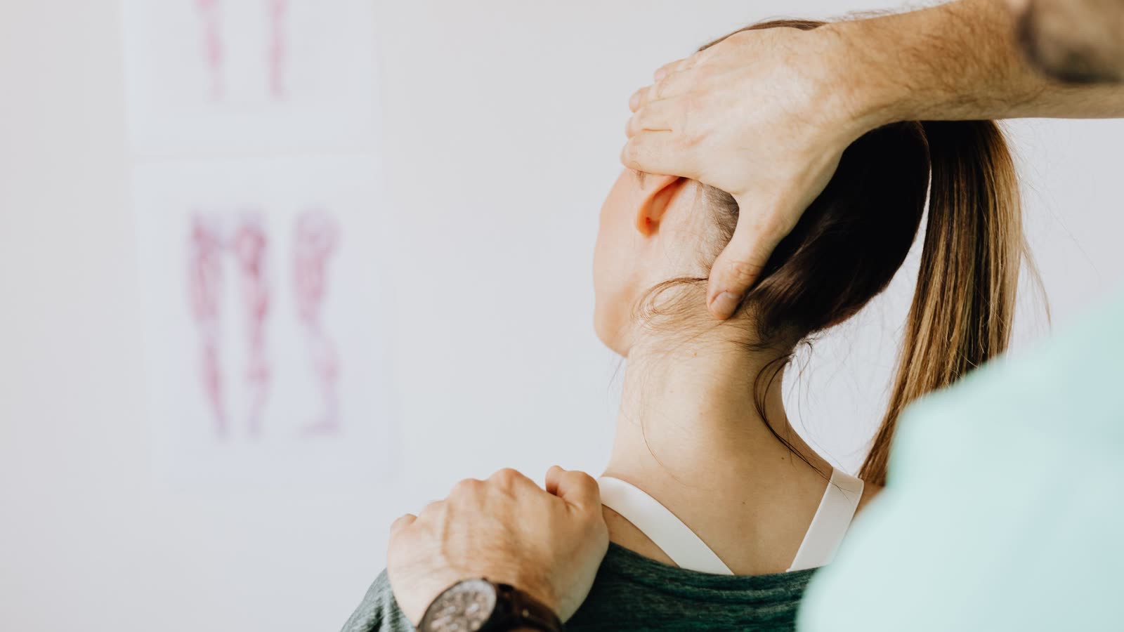 Analyse posturale de la région cervicale lors d'un bilan chiropratique